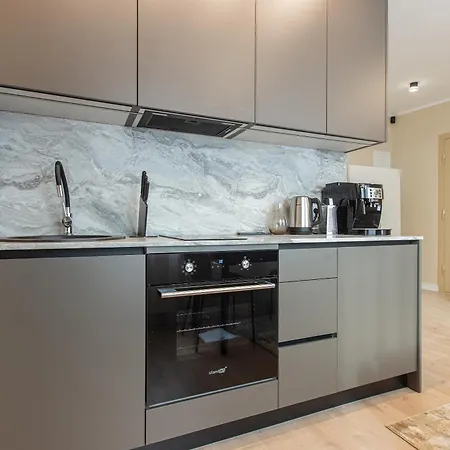 Cheerful & Modern In Town Center Apartament