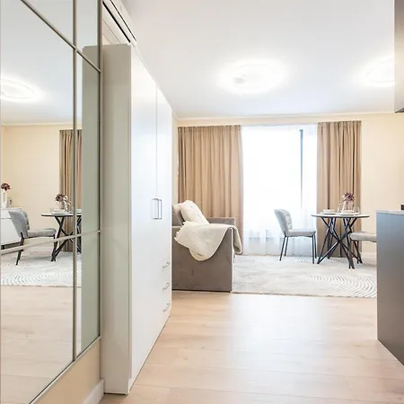 Cheerful & Modern In Town Center Ryga