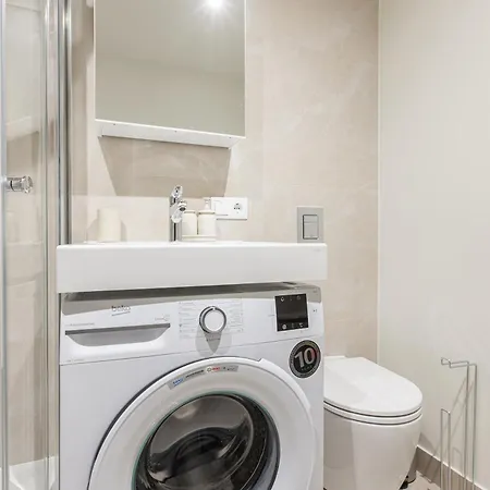 Apartament Cheerful & Modern In Town Center *