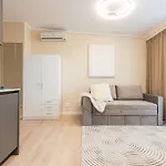 Apartamento Modern In Town Centre - Lift, Self Check-in, Aircon & Smart Tv *