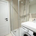 Modern In Town Centre - Lift, Self Check-in, Aircon & Smart Tv Apartament