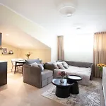 Apartament Modern In Town Centre - Lift, Self Check-in, Aircon & Smart Tv *