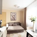 Modern In Town Centre - Lift, Self Check-in, Aircon & Smart Tv Ryga