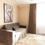 Modern In Town Centre - Lift, Self Check-in, Aircon & Smart Tv *