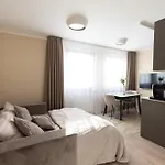 Apartamento Modern In Town Centre - Lift, Self Check-in, Aircon & Smart Tv *
