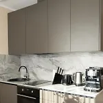 Modern In Town Centre - Lift, Self Check-in, Aircon & Smart Tv Apartament *