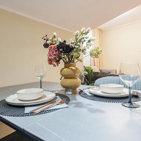 Διαμέρισμα Cheerful & Modern In Town Center *