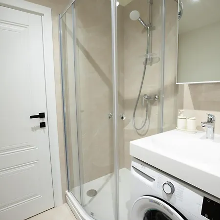 Modern In Town Centre - Lift, Self Check-in, Aircon & Smart Tv شقة