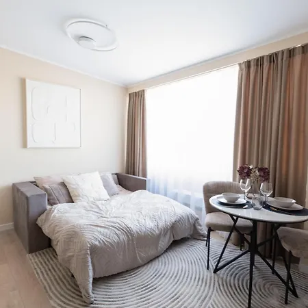 Modern In Town Centre - Lift, Self Check-in, Aircon & Smart Tv *