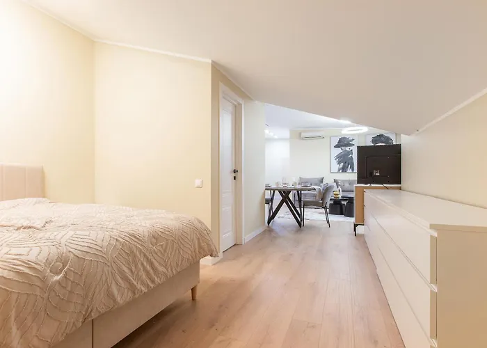 Dzīvoklis Modern In Town Centre - Lift, Self Check-in, Aircon & Smart Tv *