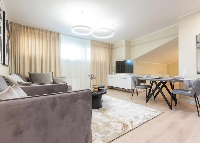 Dzīvoklis Modern In Town Centre - Lift, Self Check-in, Aircon & Smart Tv Riga