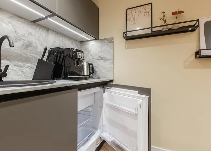 Dzīvoklis Modern In Town Centre - Lift, Self Check-in, Aircon & Smart Tv