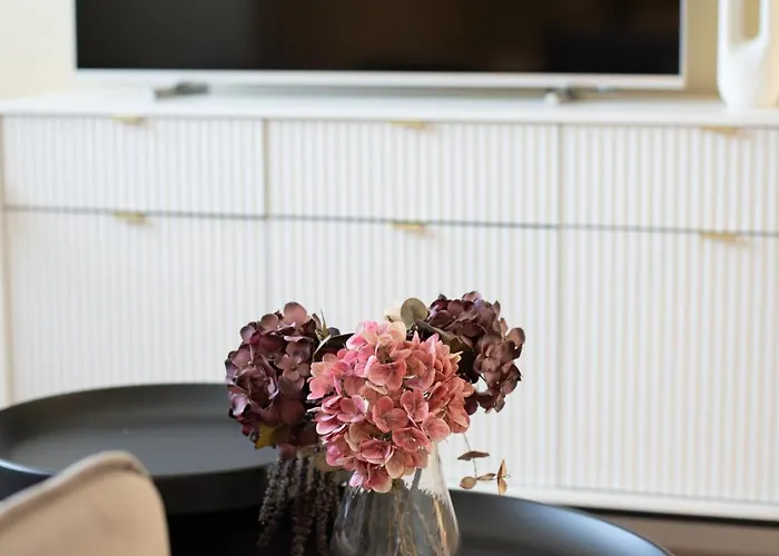 Dzīvoklis Modern In Town Centre - Lift, Self Check-in, Aircon & Smart Tv