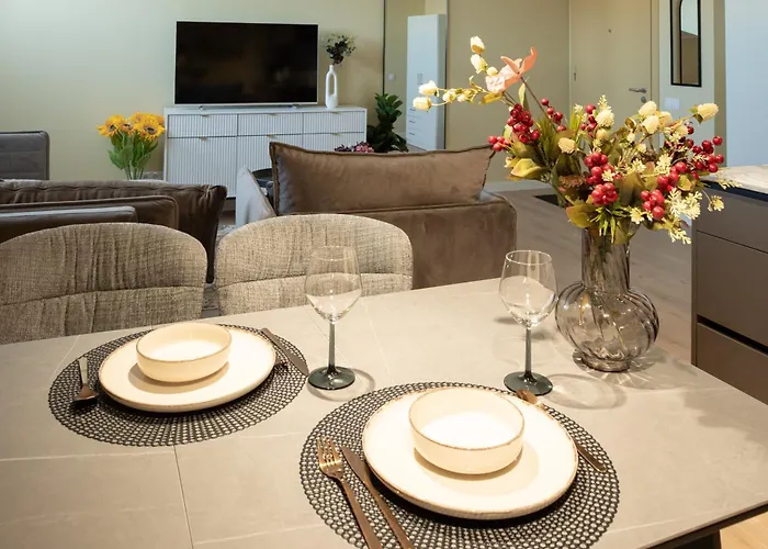 Modern In Town Centre - Lift, Self Check-in, Aircon & Smart Tv *