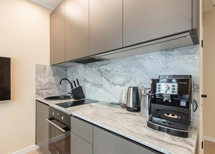 Apartment Modern In Town Centre - Lift, Self Check-in, Aircon & Smart Tv