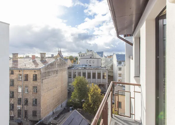 Modern In Town Centre - Lift, Self Check-in, Aircon & Smart Tv Apartment *