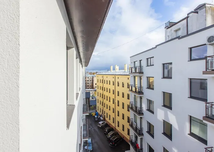 Apartment Modern In Town Centre - Lift, Self Check-in, Aircon & Smart Tv *