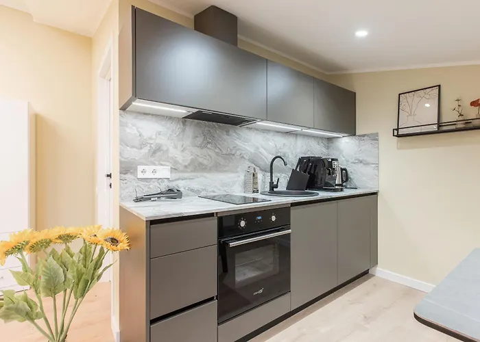 Modern In Town Centre - Lift, Self Check-in, Aircon & Smart Tv Apartment *