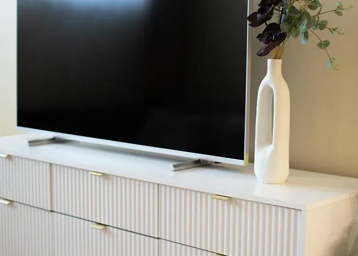 Apartment Modern In Town Centre - Lift, Self Check-in, Aircon & Smart Tv