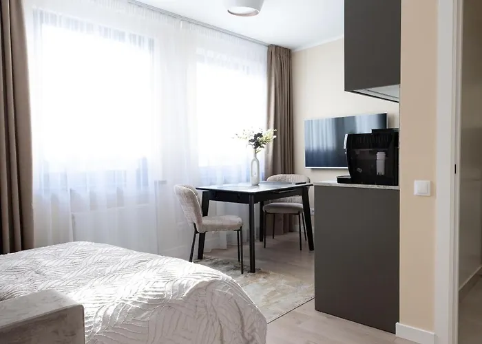 Apartment Modern In Town Centre - Lift, Self Check-in, Aircon & Smart Tv *