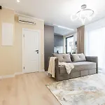 Апартаменты Modern In Town Centre - Lift, Self Check-in, Aircon & Smart Tv Рига
