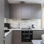 Modern In Town Centre - Lift, Self Check-in, Aircon & Smart Tv Рига