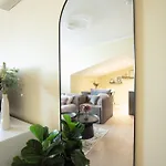 Modern In Town Centre - Lift, Self Check-in, Aircon & Smart Tv Рига