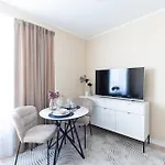 Modern In Town Centre - Lift, Self Check-in, Aircon & Smart Tv