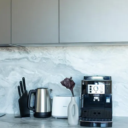 Modern In Town Centre - Lift, Self Check-in, Aircon & Smart Tv 리가